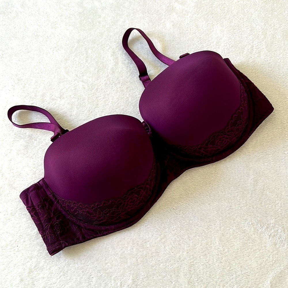 Torrid Curve Bra 46DDD passion fruit color. 92% Nylon 8% Spandex